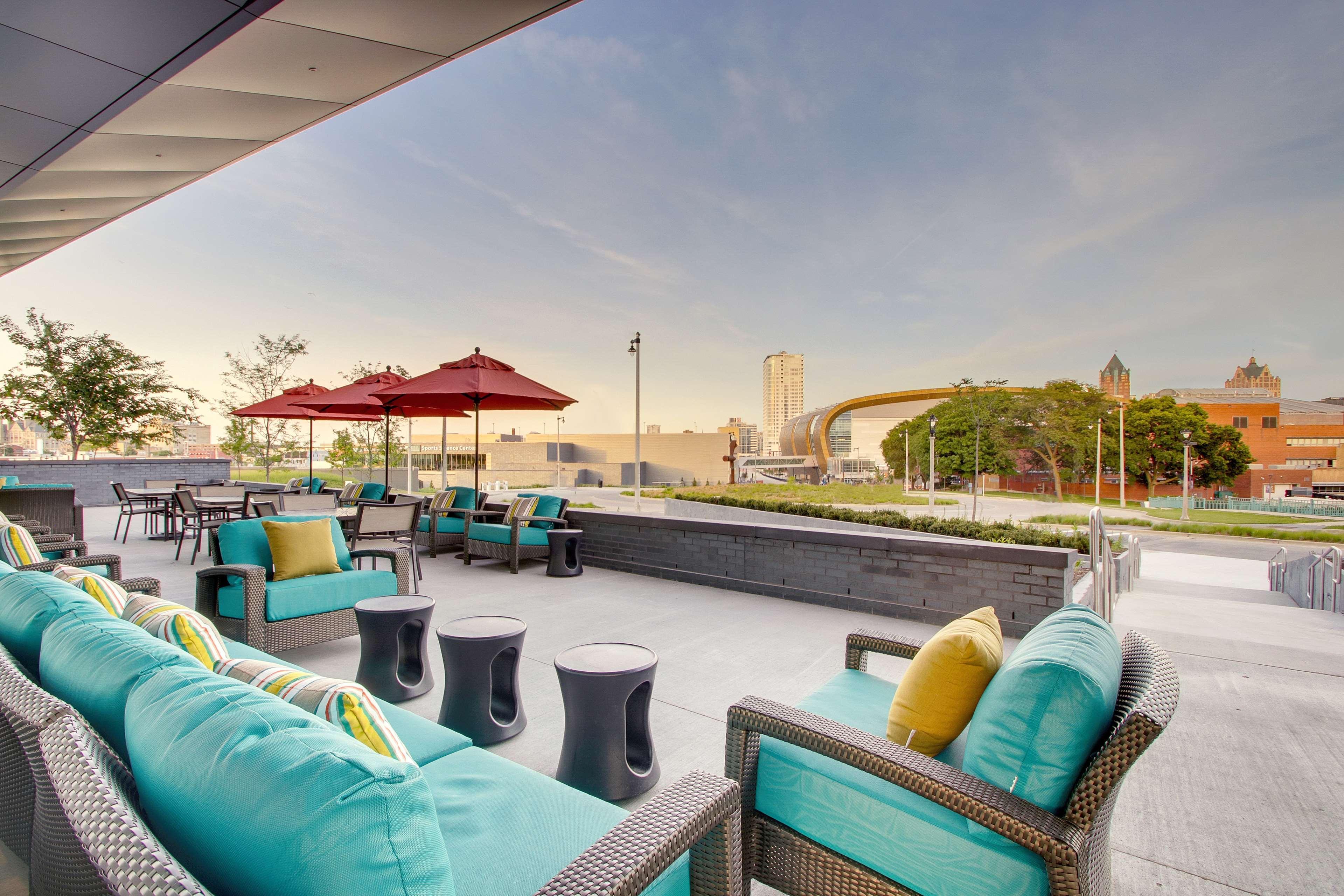 Hyatt Place Milwaukee Downtown Экстерьер фото