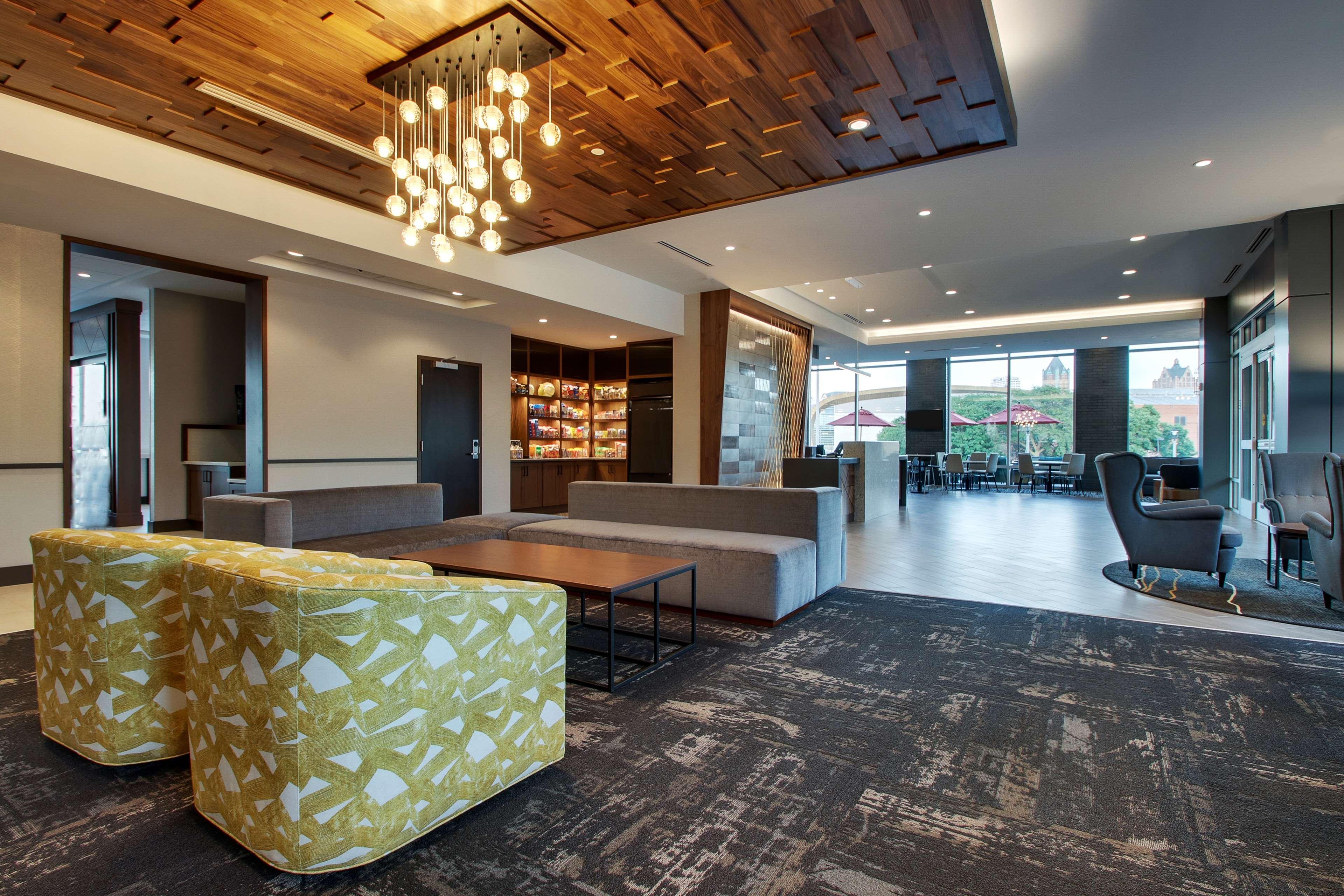 Hyatt Place Milwaukee Downtown Экстерьер фото