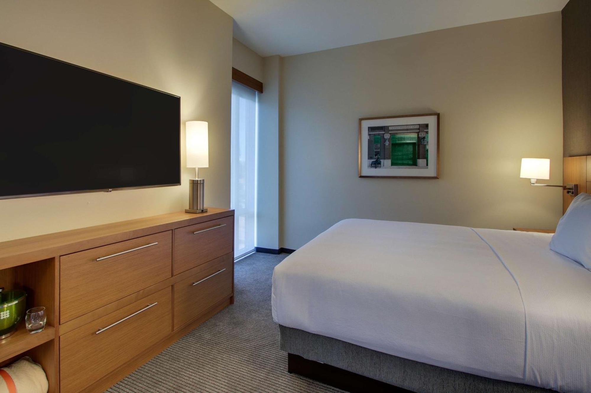 Hyatt Place Milwaukee Downtown Экстерьер фото