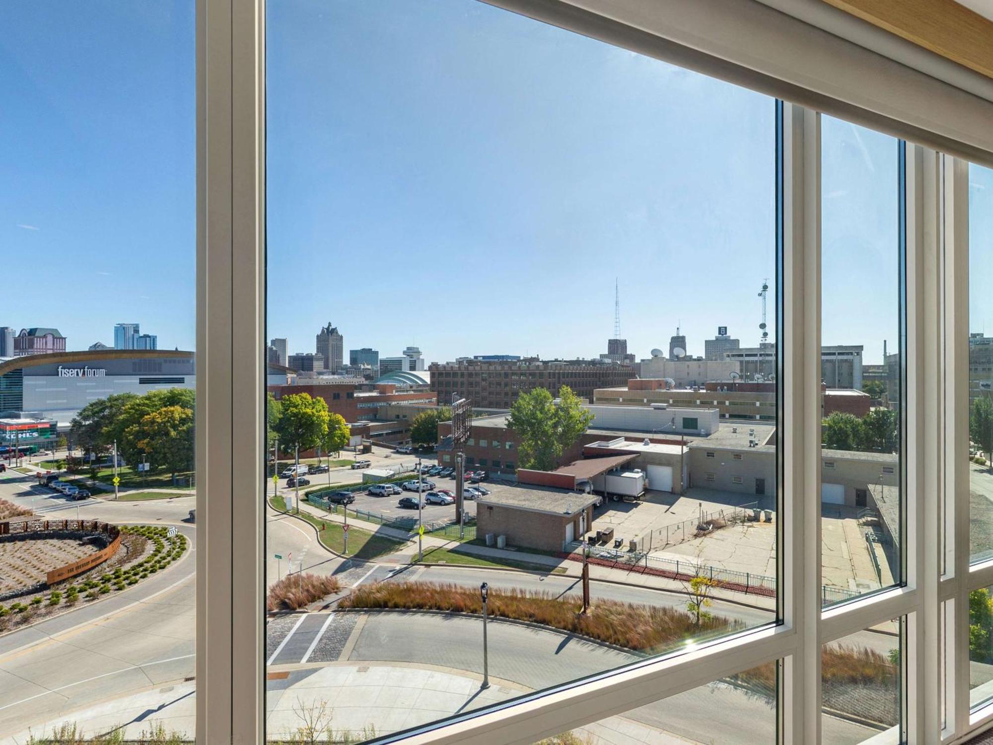Hyatt Place Milwaukee Downtown Экстерьер фото
