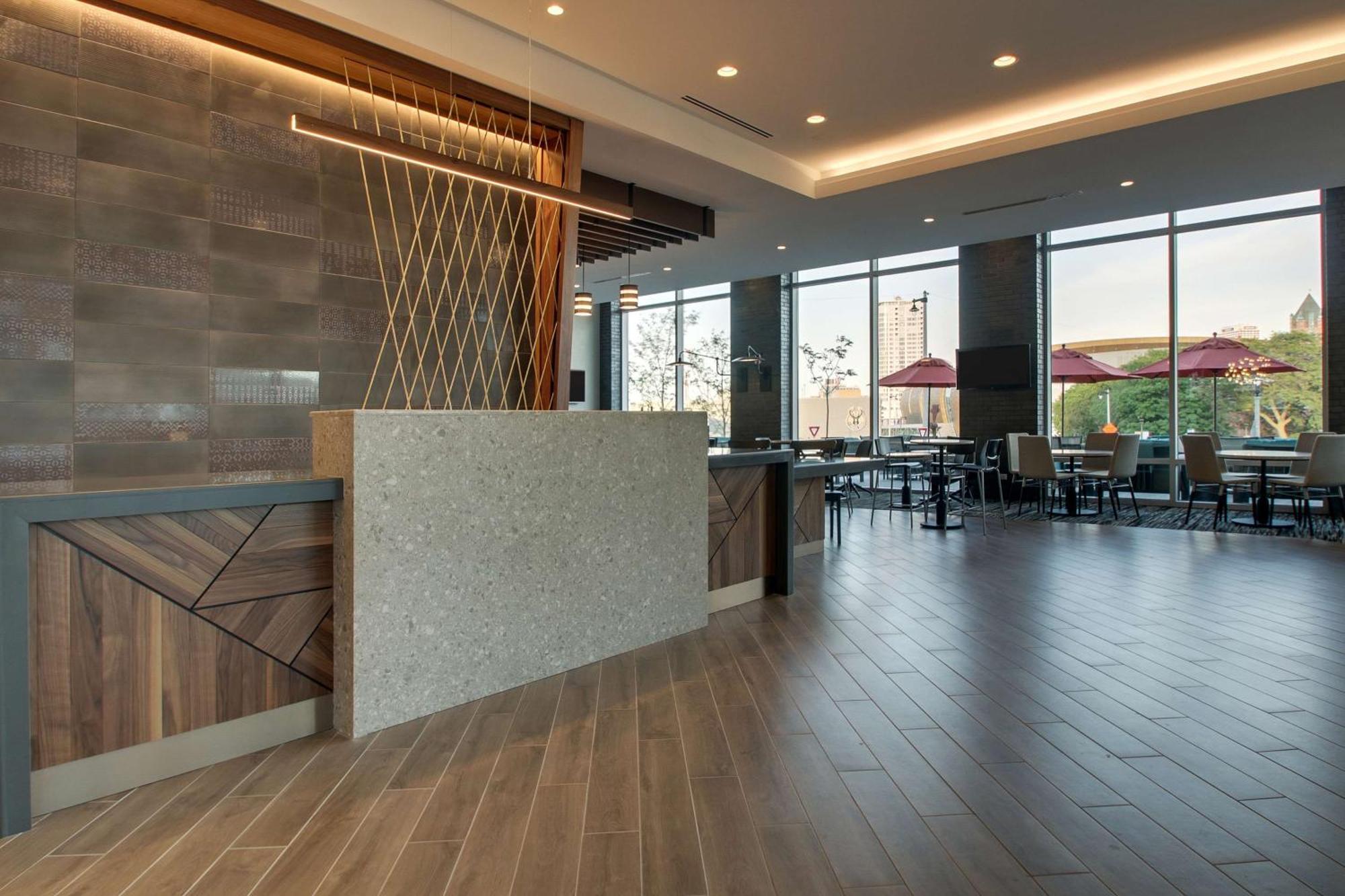 Hyatt Place Milwaukee Downtown Экстерьер фото