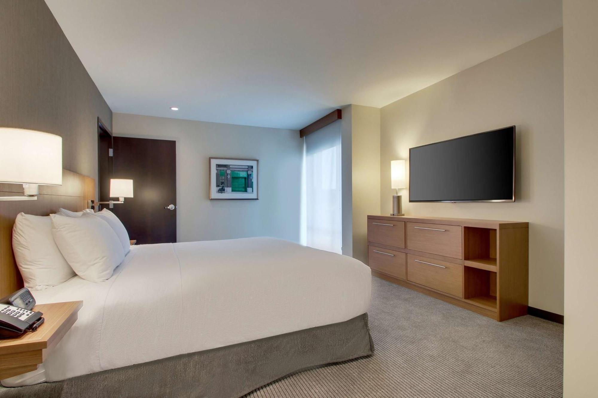 Hyatt Place Milwaukee Downtown Экстерьер фото